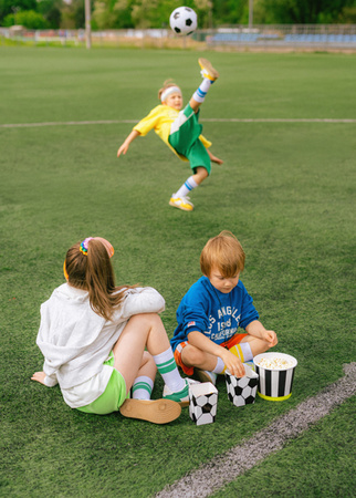 Pudełka na popcorn Piłka, mix, 7x7x12cm (1 op. / 6 szt.)