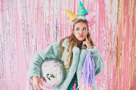 Czapeczki papierowe Happy Birthday 16 cm 6 szt.