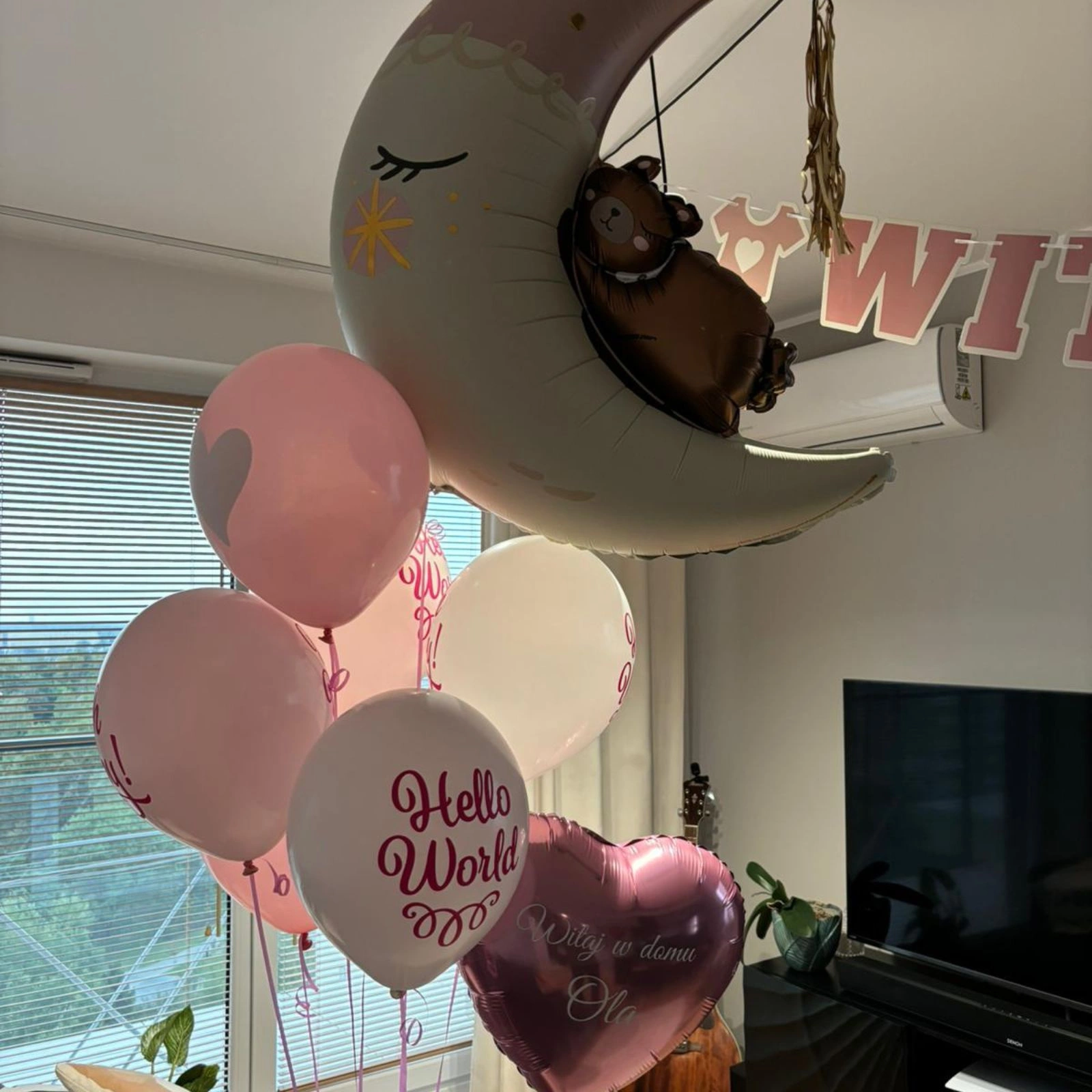 Zestaw balonów z helem Baby Girl – księżyc z misiem i pastelowe balony Zestaw balonów z helem Baby Girl – księżyc z misiem i pastelowe balony