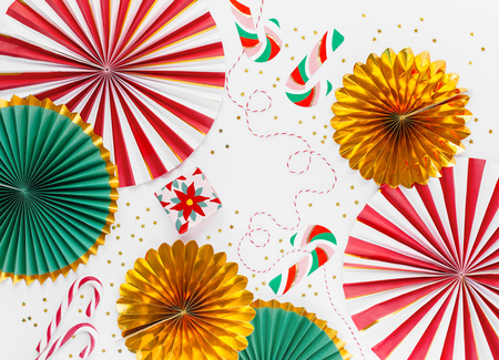 Rozety dekoracyjne w miksie wzorów i kolorów 26-43 cm 3 szt.