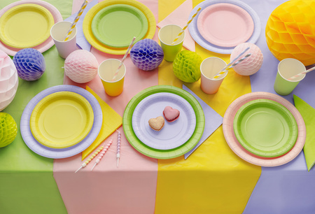 Obrus jednorazowy różowy 137 x 183 cm 1 szt. PartyDeco