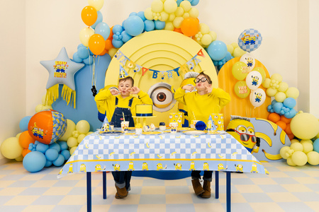 Balon foliowy pastylka Minionki 35 x 35 cm