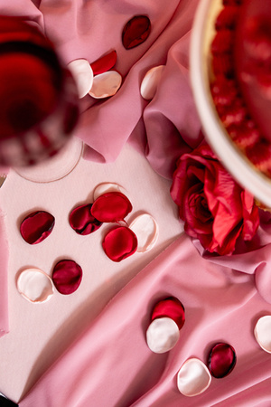 Płatki róż czerwone 100 szt. PartyDeco